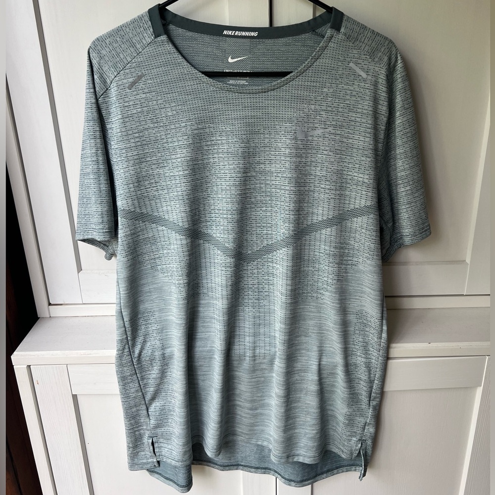 Nike running shirt with breathable materials and reflective details!